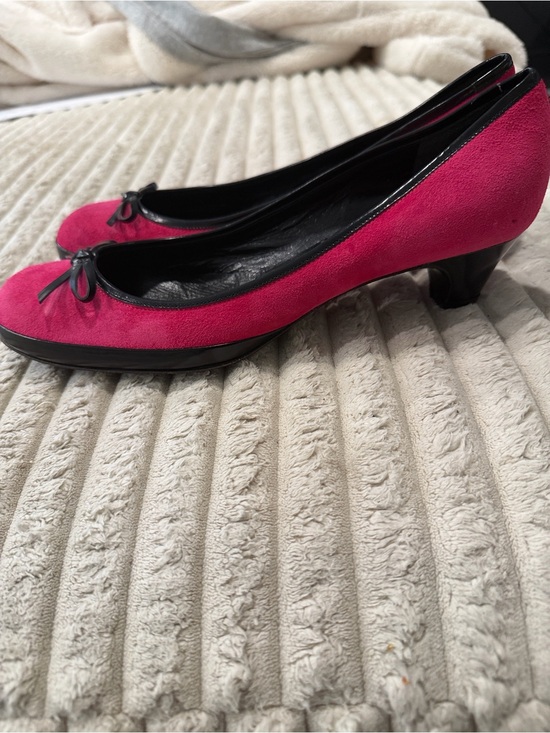 Marc Jacobs Shoes - Marc Jacobs Fuchsia Suede Kitten Heels with Black Trim